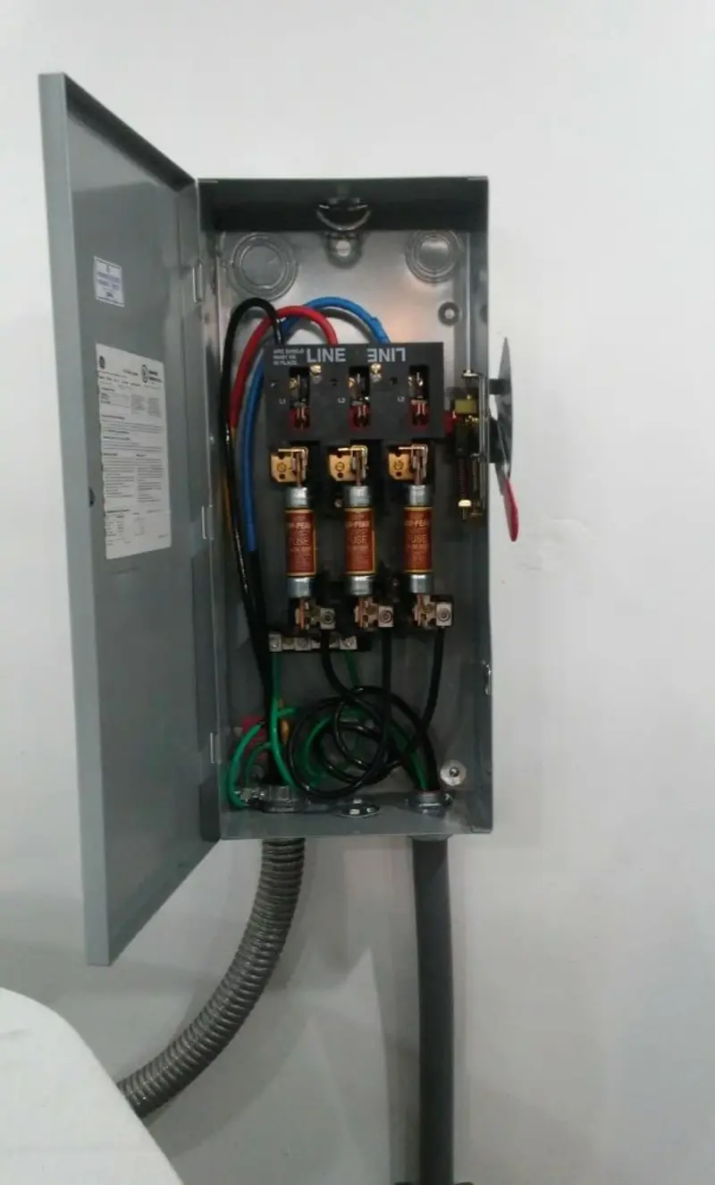 Three-phase disconnect switch installed for Smoke Detector Installation in Ridgecrest